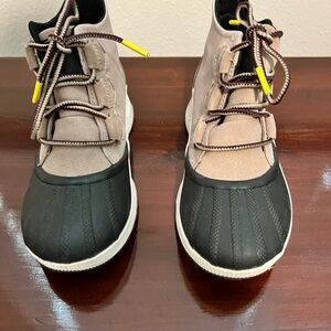 Sorel Women's Winter Boots - Black and Tan